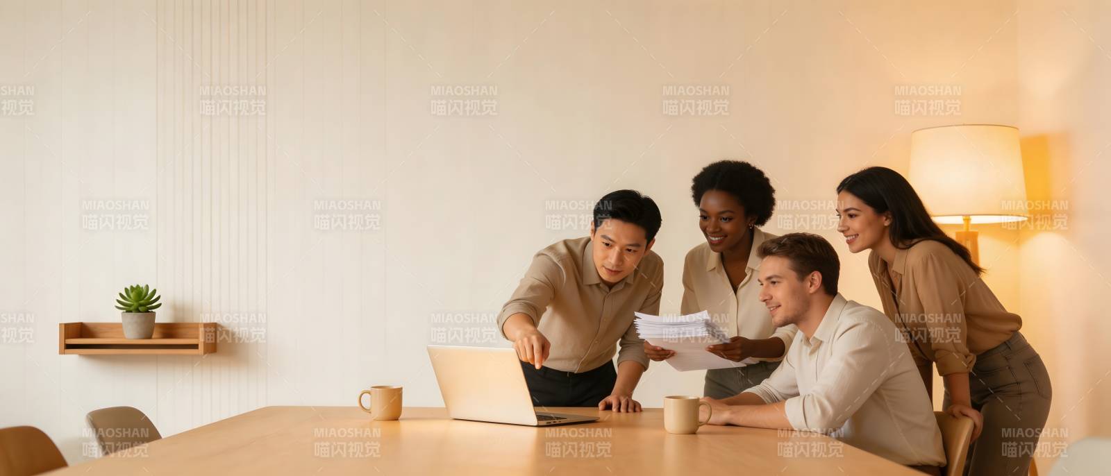 团队协作 共议方案图片