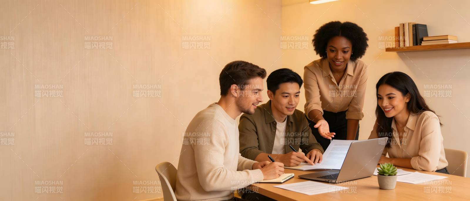 团队协作 共议方案图片