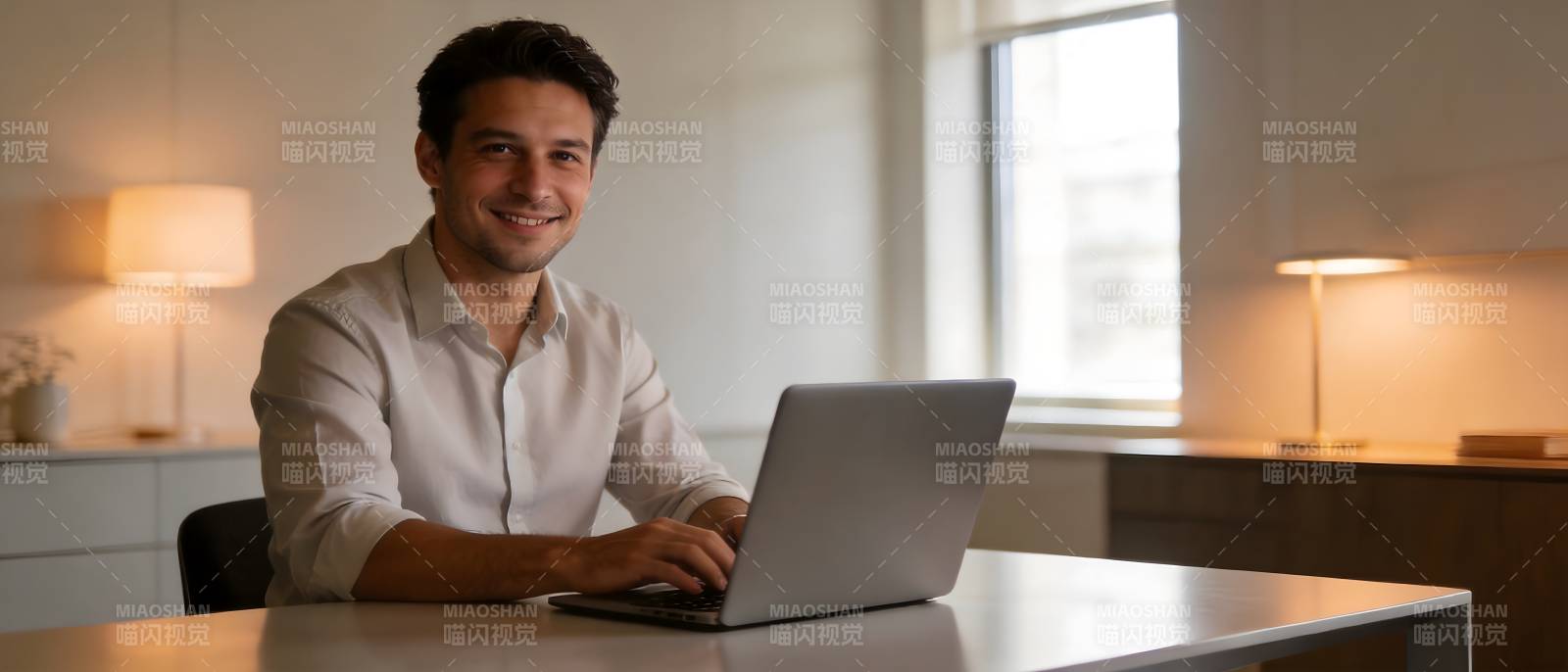 微笑办公 高效每一天图片