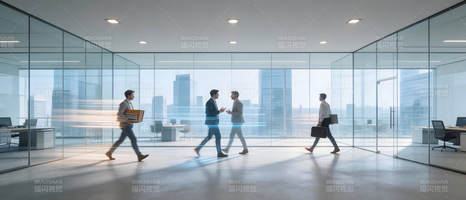 现代办公空间中的商务交流场景图片