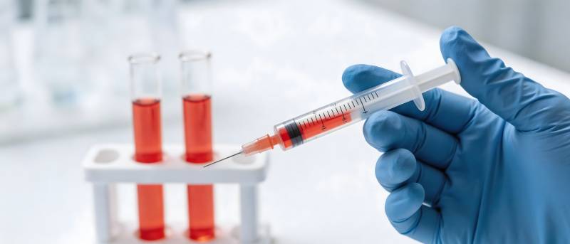 实验室注射红色液体样本图片