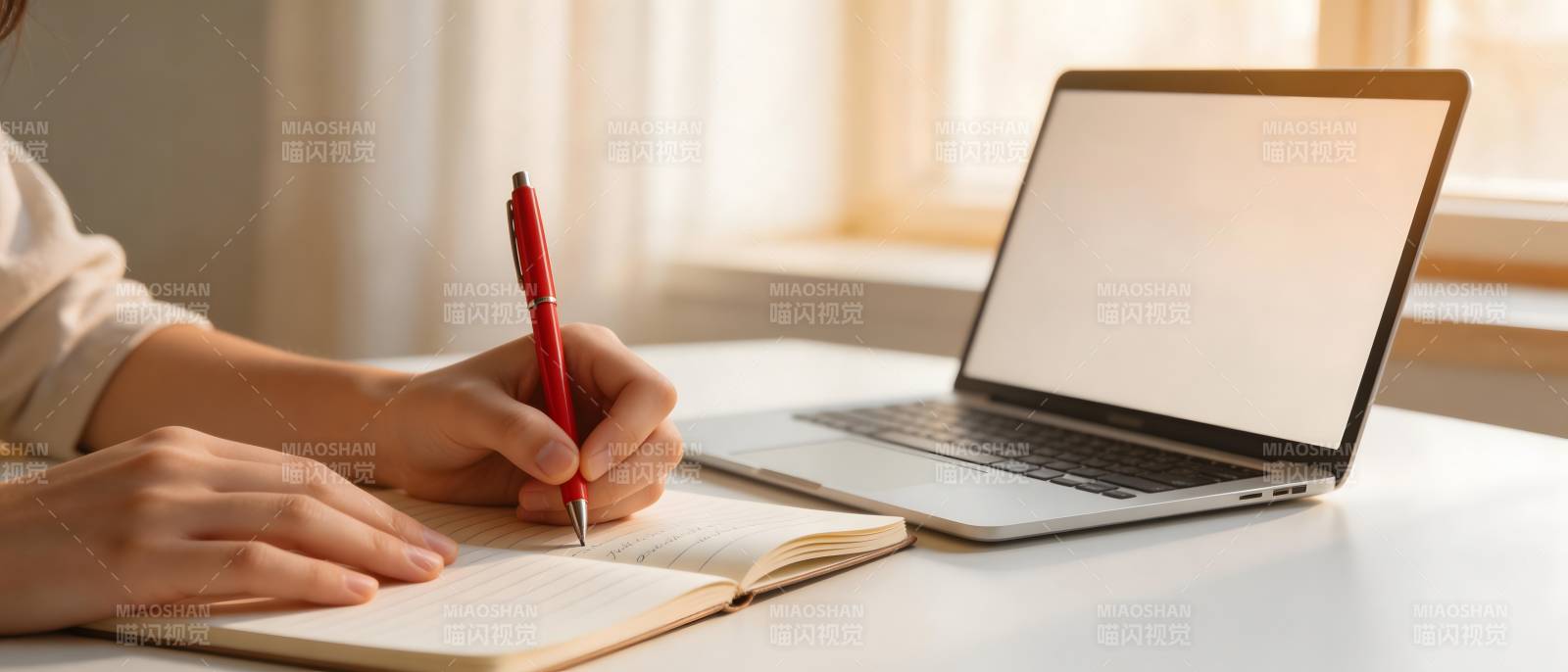 笔尖伴电脑 专注写未来图片