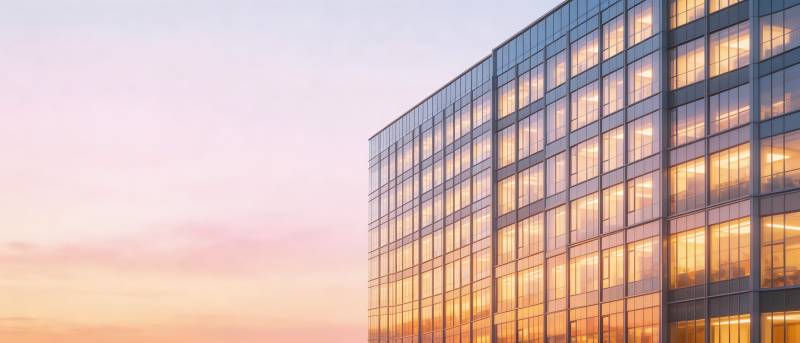 黄昏玻璃幕墙大楼图片