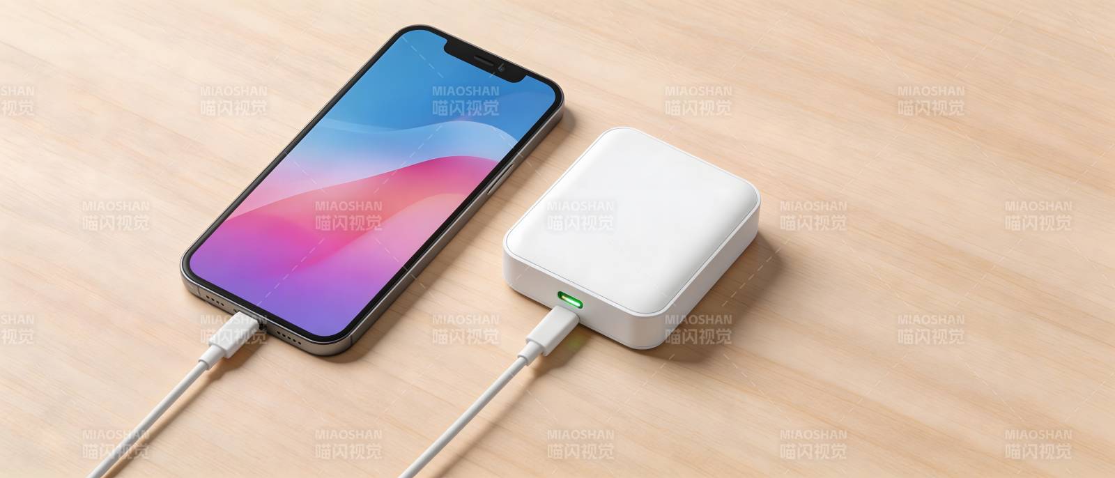 手机充电宝充电中图片