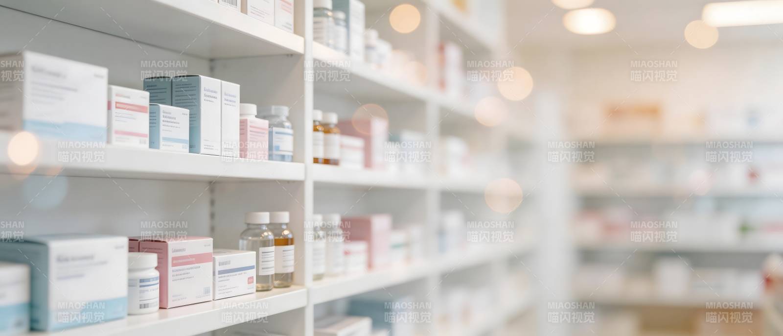 药房货架药品陈列整齐图片
