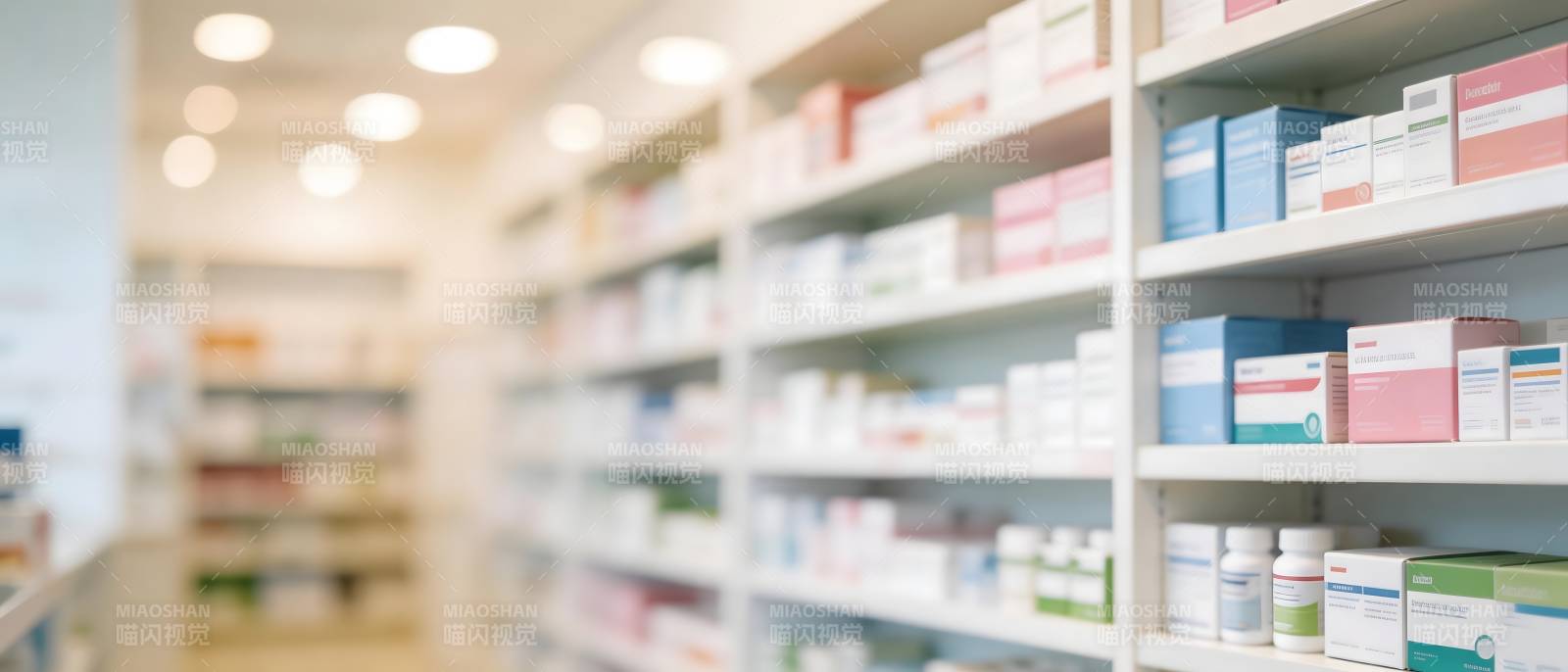 药店货架药品陈列整齐图片