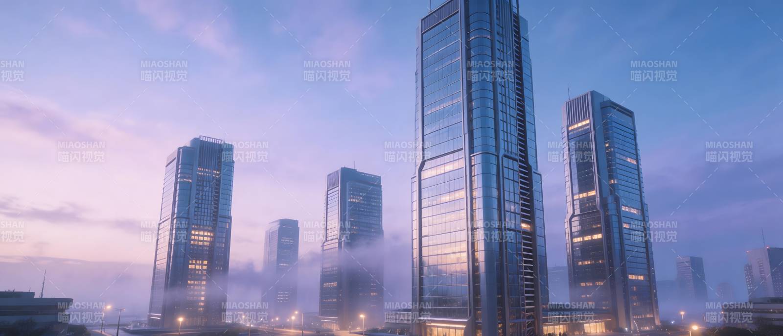 晨雾中的摩天楼群图片