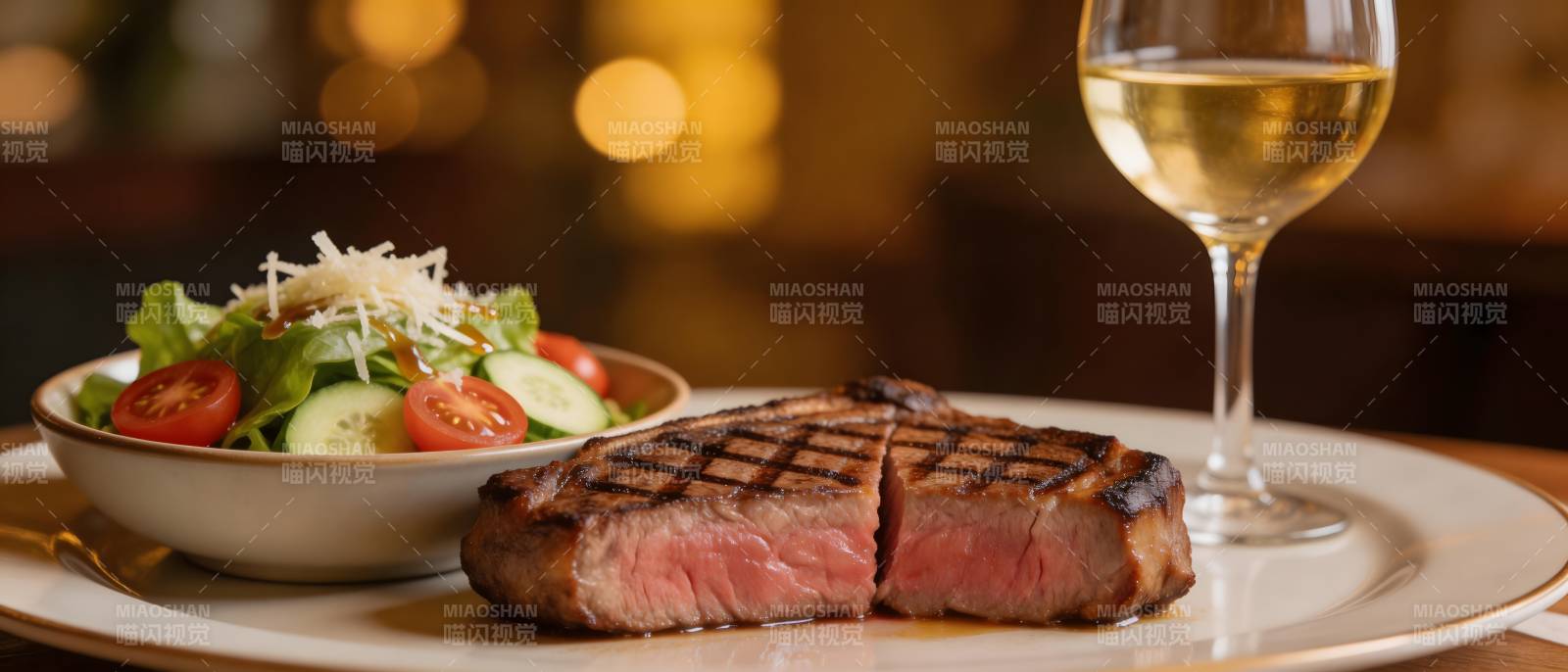 牛排配沙拉 白葡萄酒相伴图片