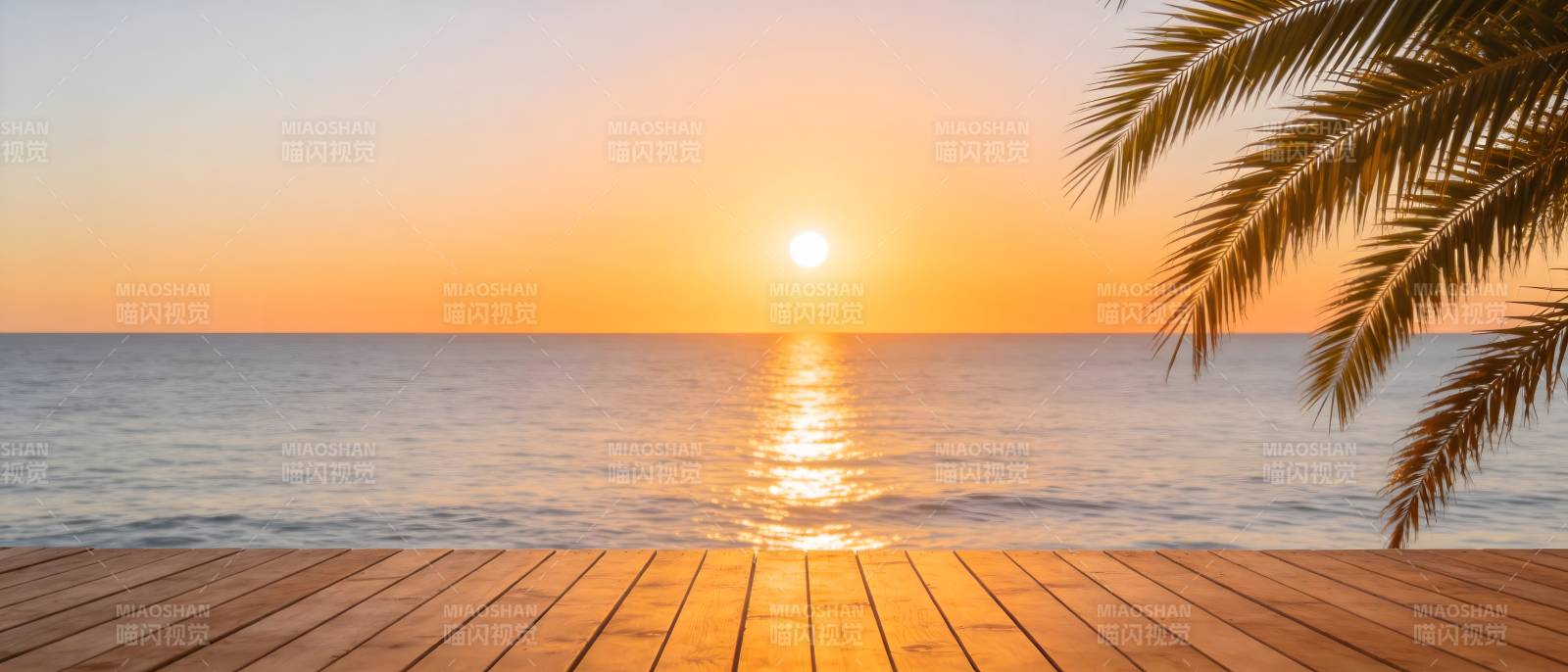 夕阳海畔 椰影木台静美图片