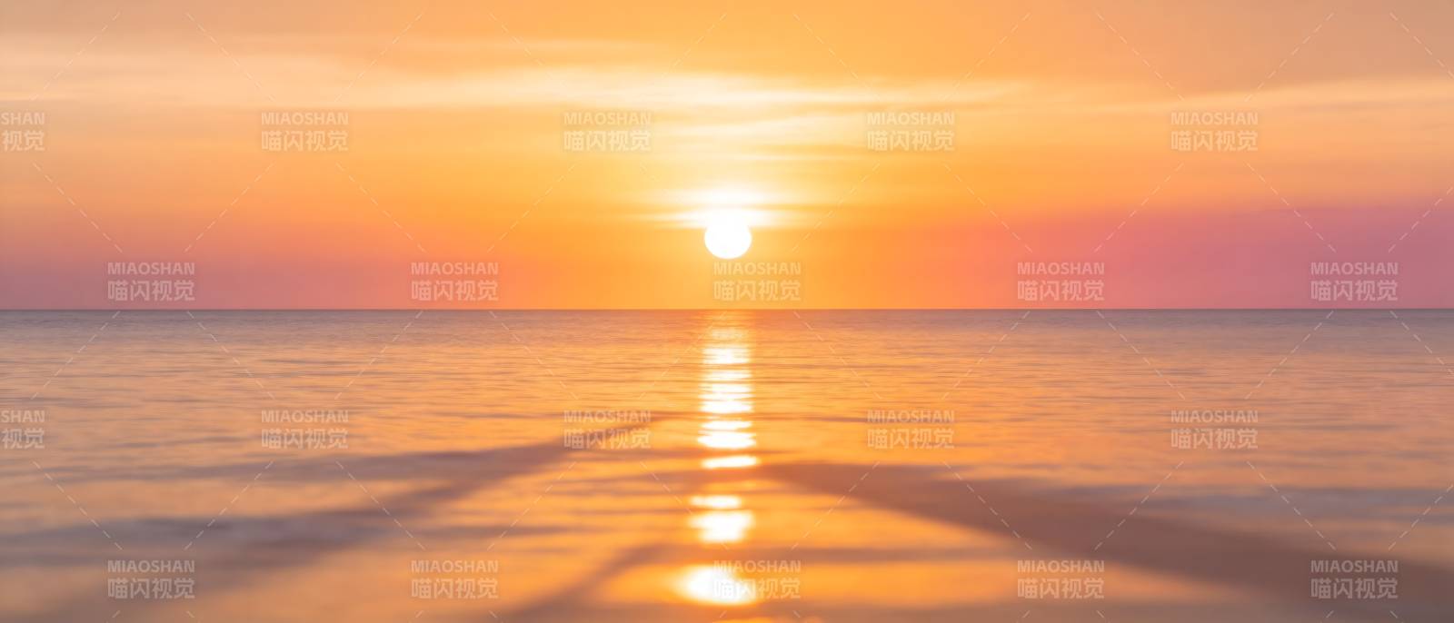 夕阳海面 金光铺路图片