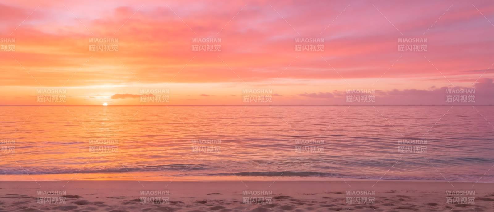 夕阳染海 粉霞映沙滩图片