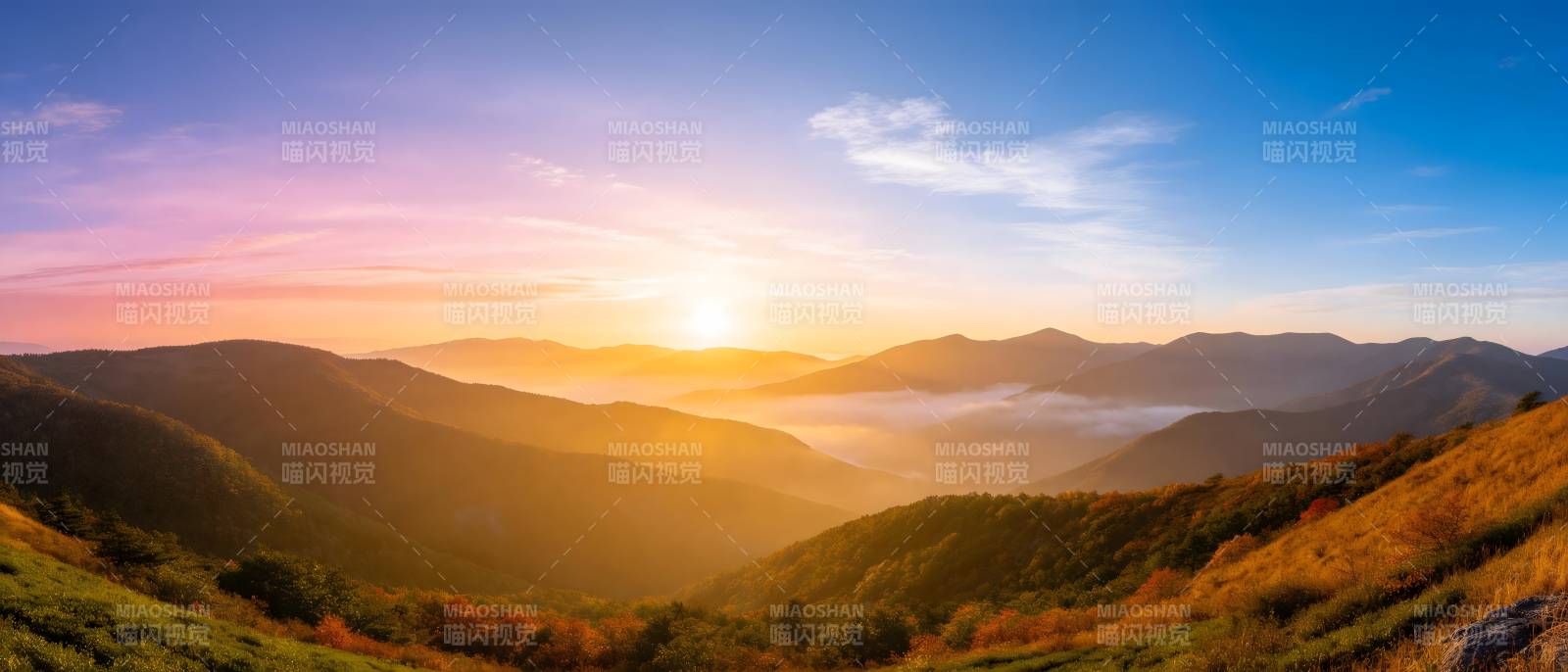 山峦叠翠 晨曦破雾图片