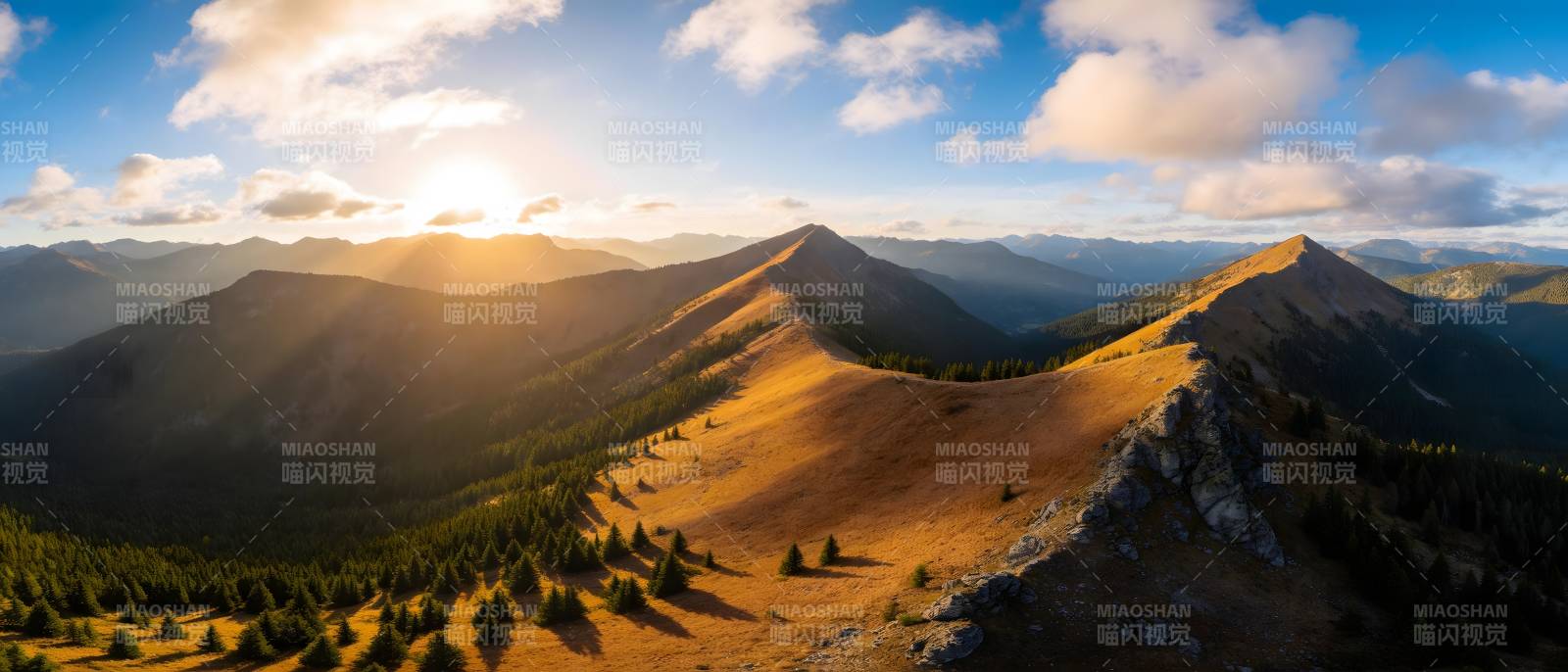 夕阳染金峰 云绕山脊行图片