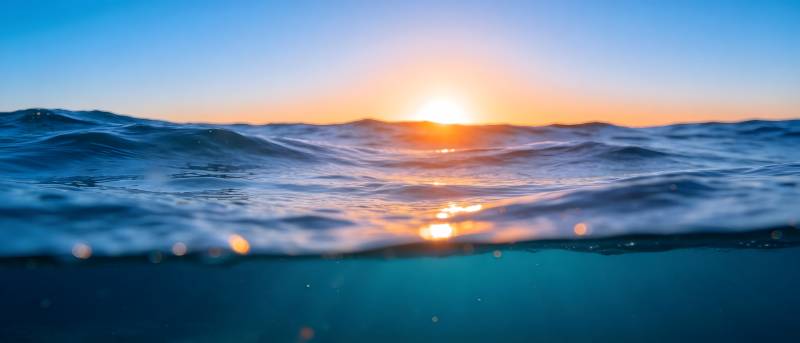 日落海面 波光粼粼图片