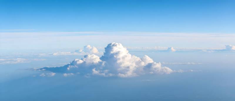 云海之上 孤峰耸立图片