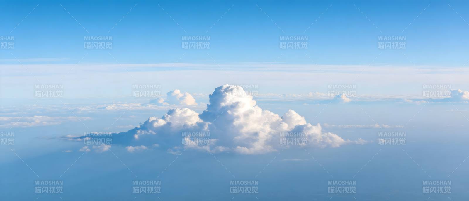 云海之上 孤峰耸立图片