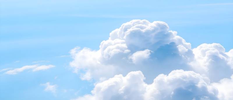 蓝天白云 云朵蓬松如棉图片