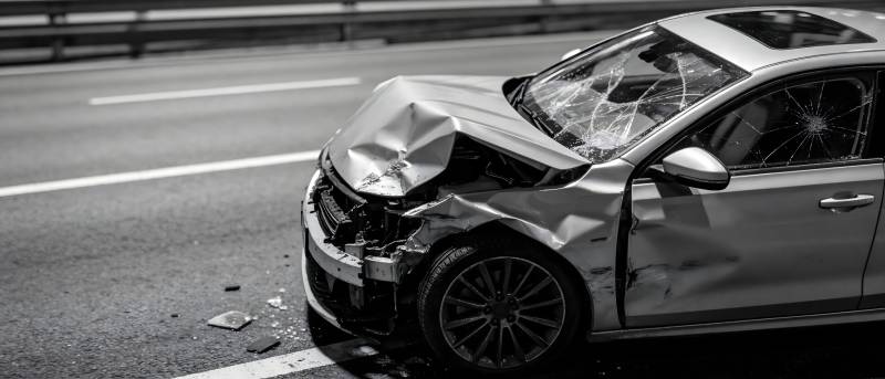 车祸现场 轿车严重损毁图片