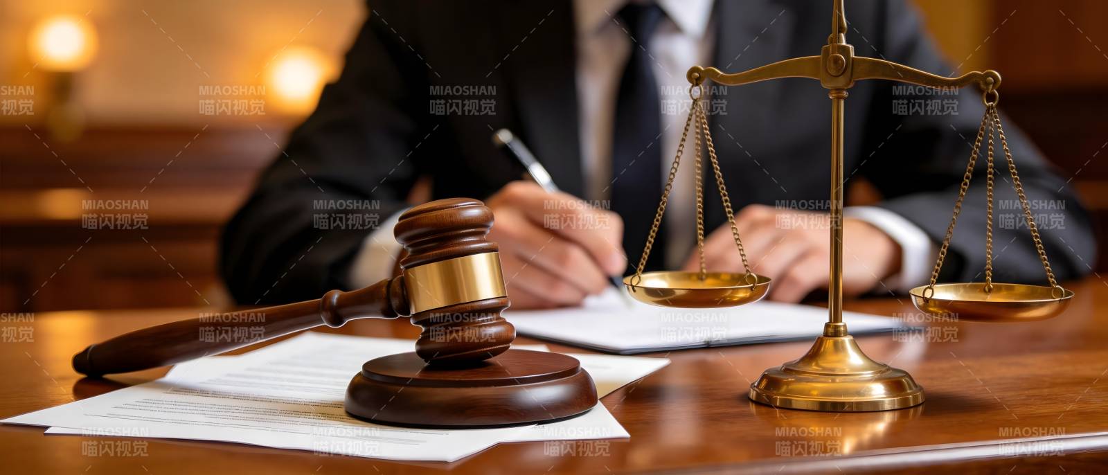 法槌天平 正义象征图片