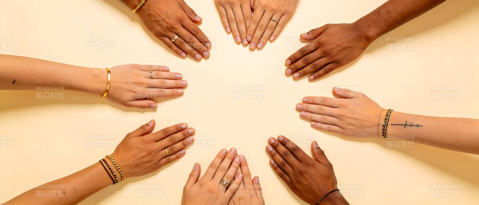 手牵手 心连心图片