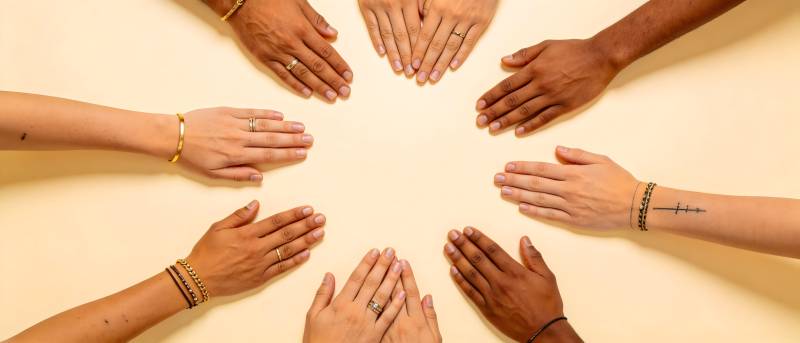 手牵手 心连心图片