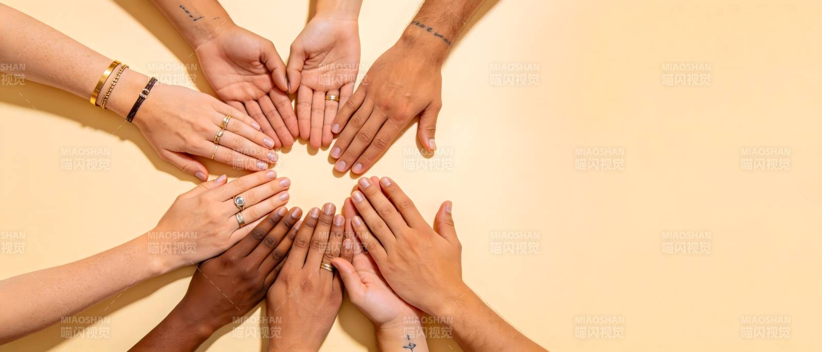 众手同心 温暖相聚图片