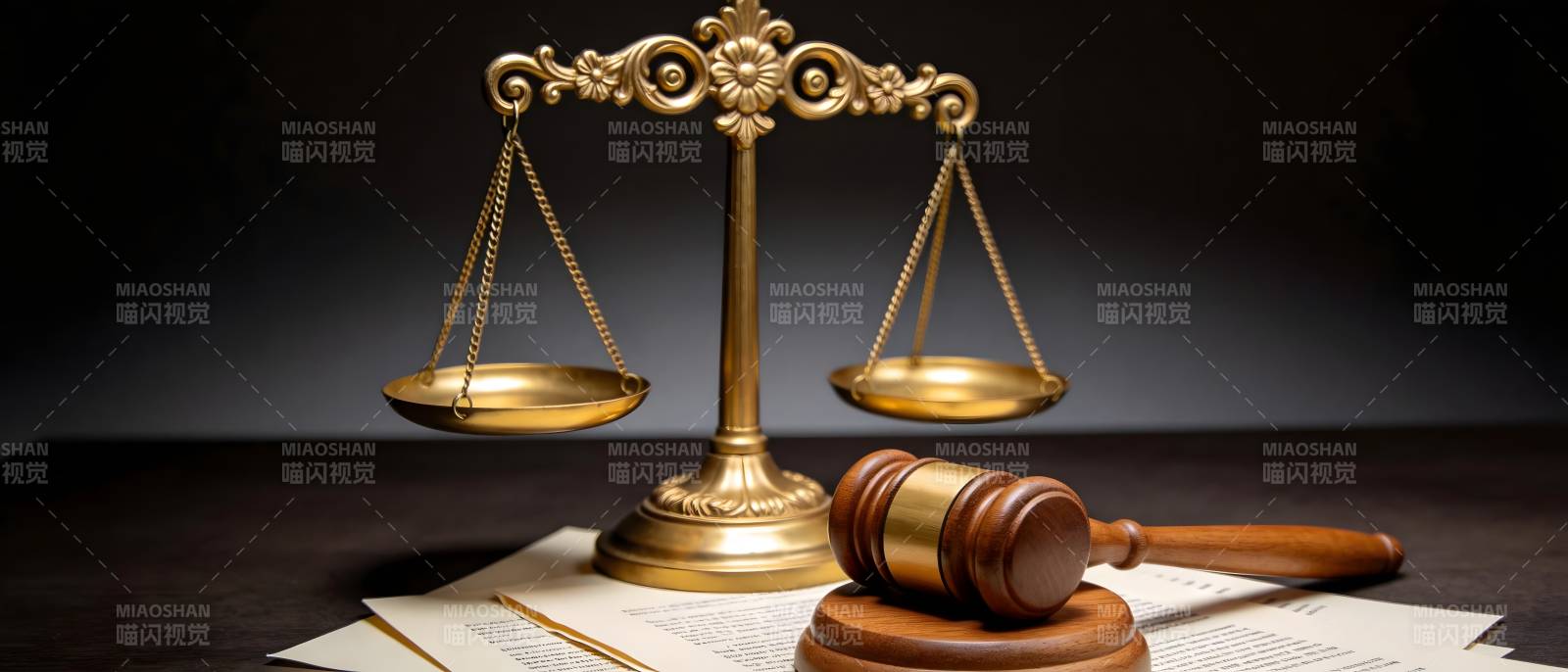 天平与法槌 正义的象征图片