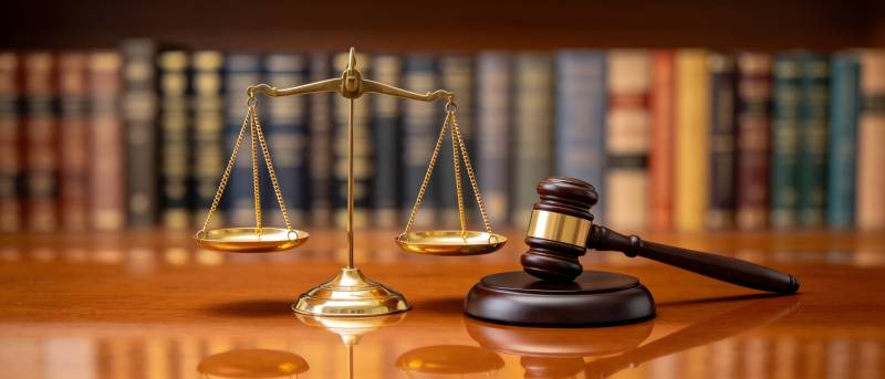 法槌与天平 正义的象征图片