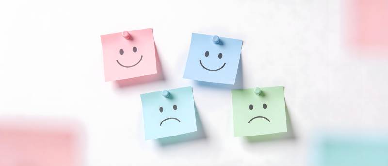 笑脸与哭脸便签对比图图片