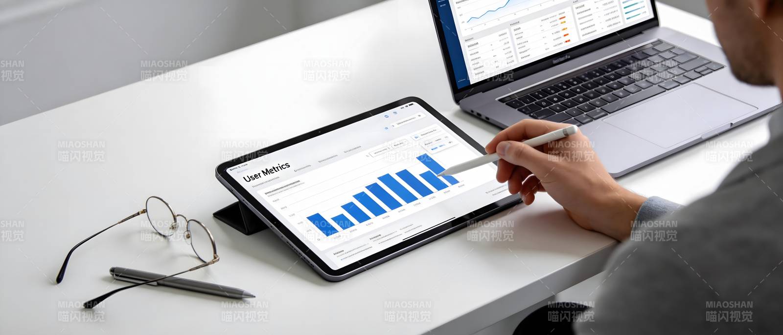 平板看数据 笔尖点趋势图片