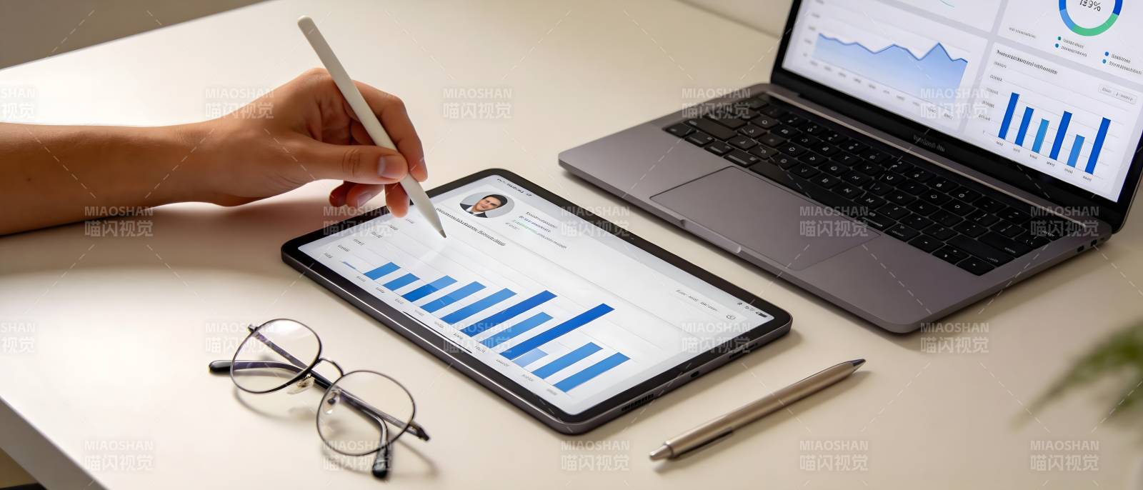 数据分析办公场景图片