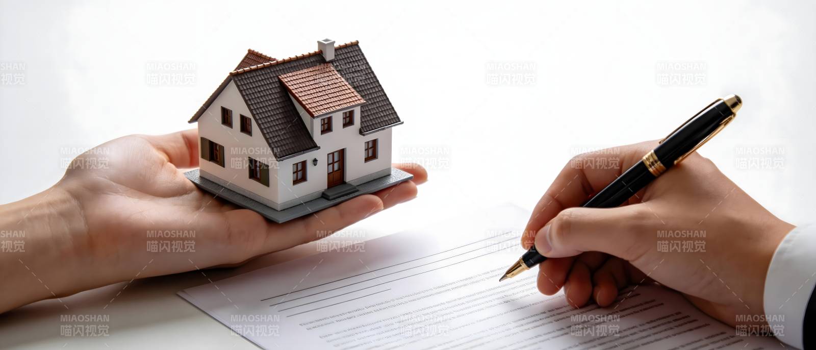 房产交易签约中图片