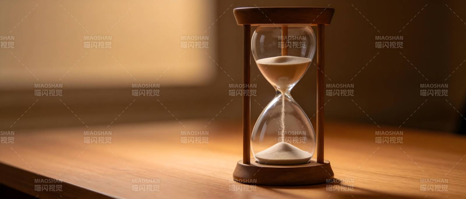 沙漏静置 时光缓缓流图片
