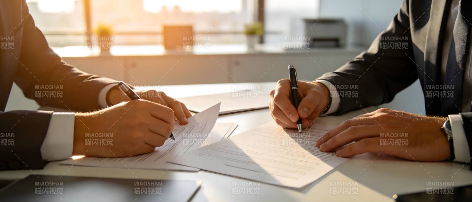 商务签约瞬间图片