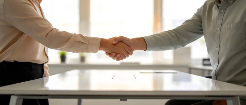 握手达成合作图片