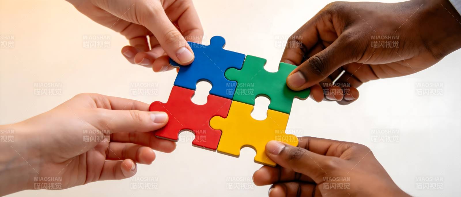 四手拼合 同心协力图片