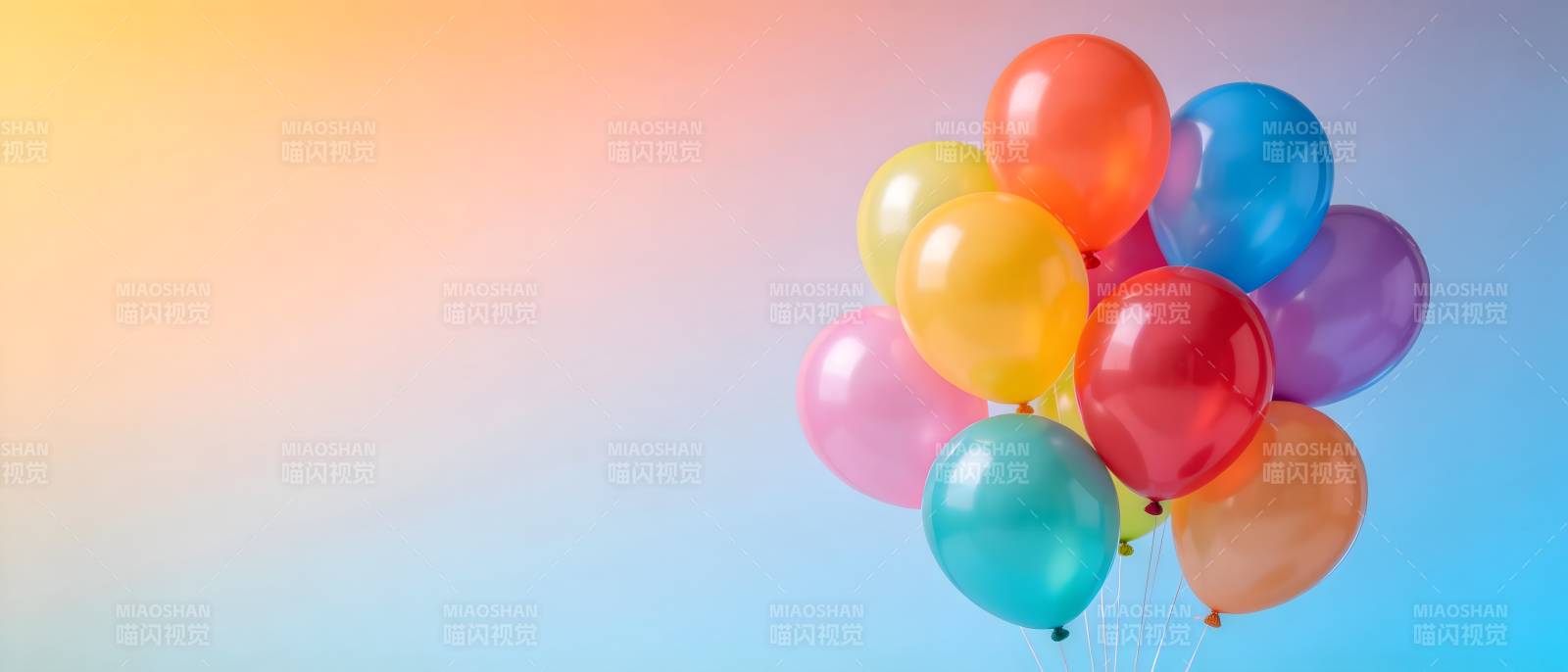 彩色气球飘向彩虹天空图片