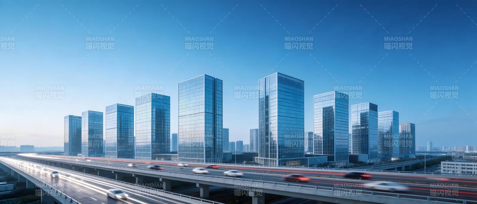 现代都市高楼与高速路景图片