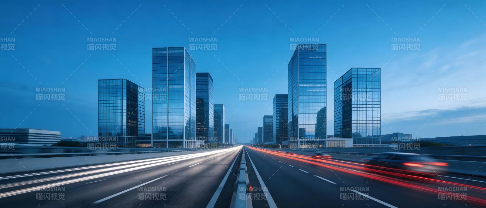 城市夜景 车流如光带图片