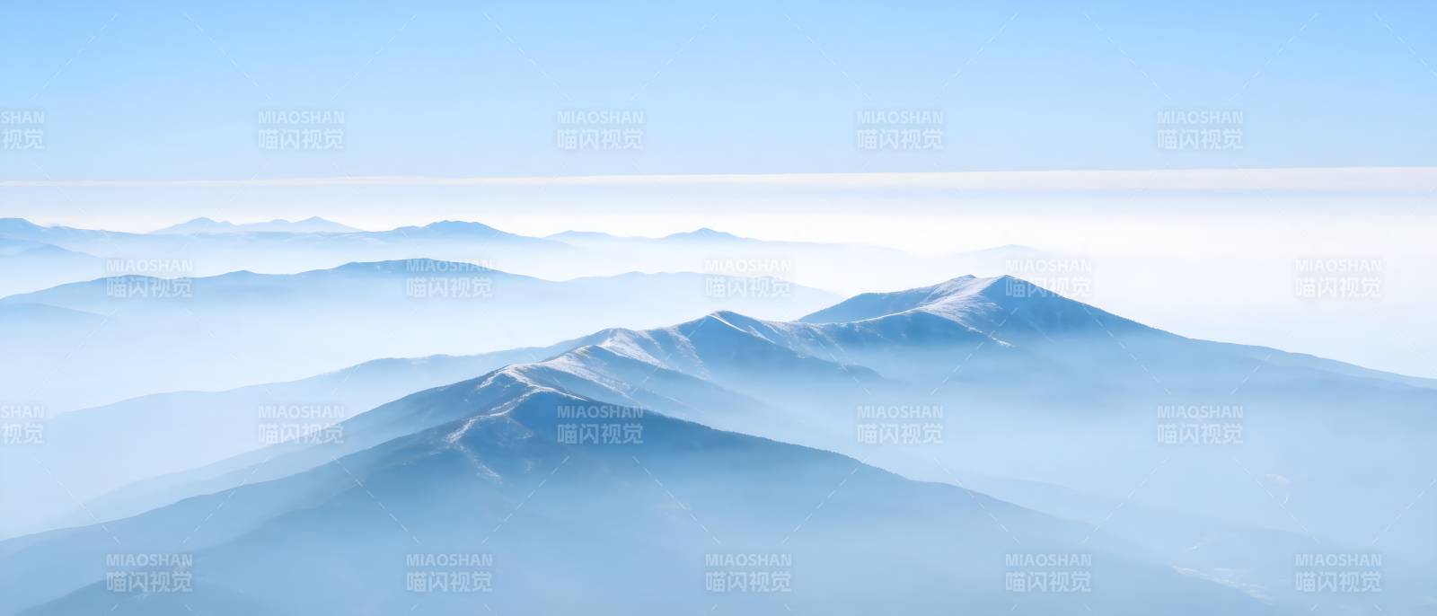 云海缭绕 山峦叠翠如梦图片