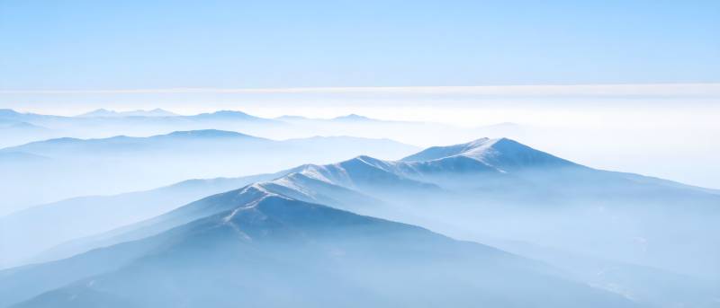 云海缭绕 山峦叠翠如梦图片