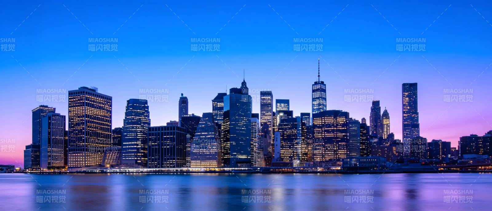 夜幕下的城市天际线图片