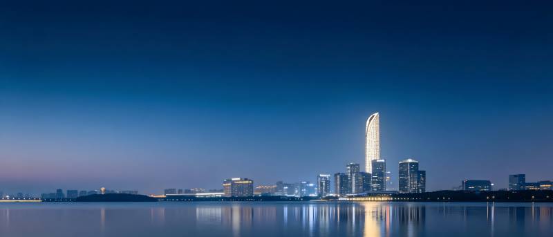 夜映湖光 城影如诗图片