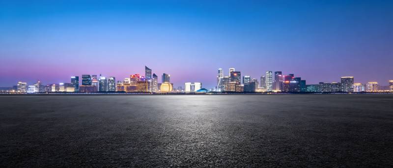 夜幕下的城市天际线图片