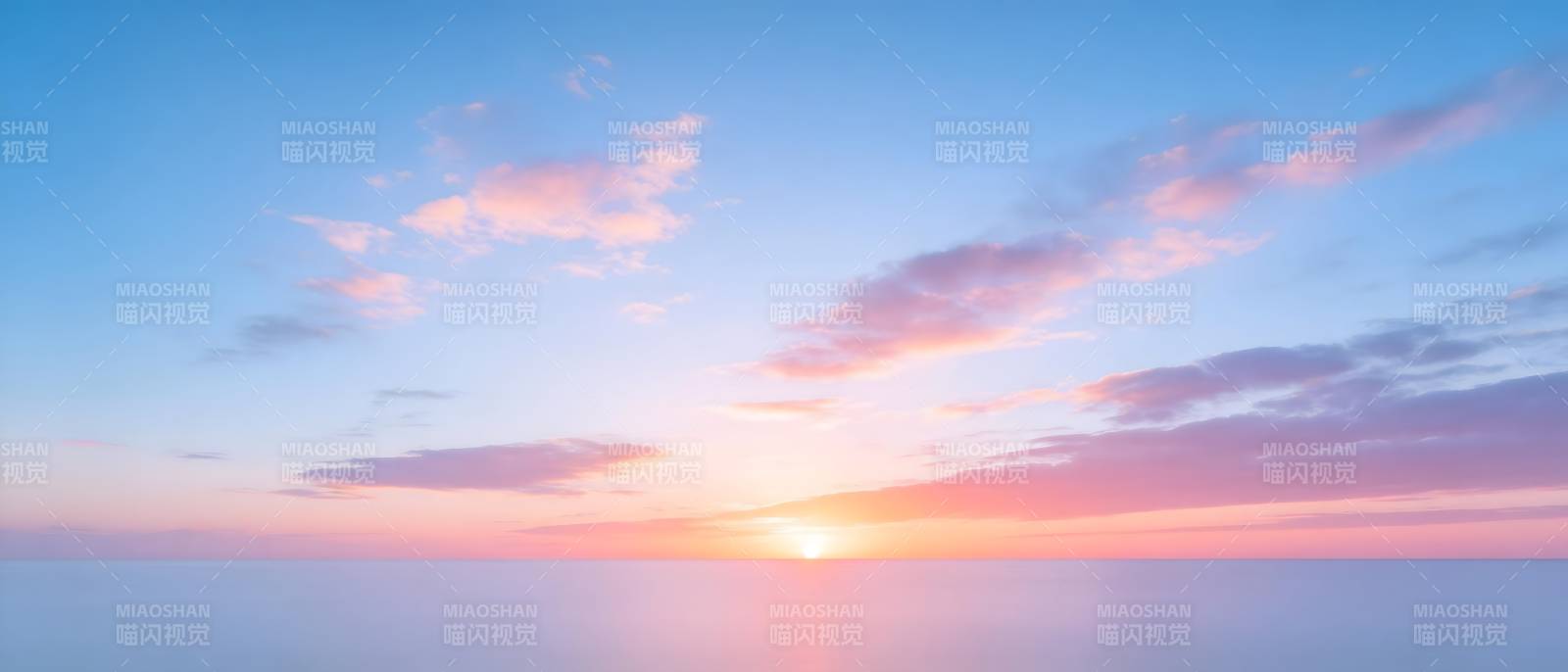 海天相接 霞光染云图片