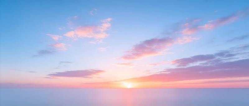 海天相接 霞光染云图片