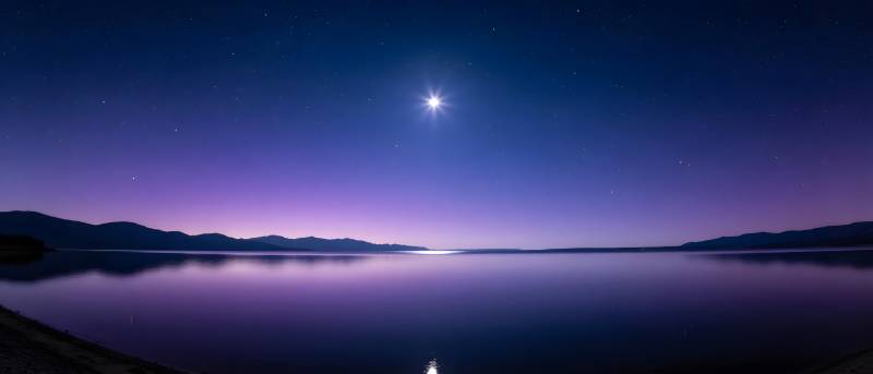 星月湖夜 紫霞映水静如镜图片