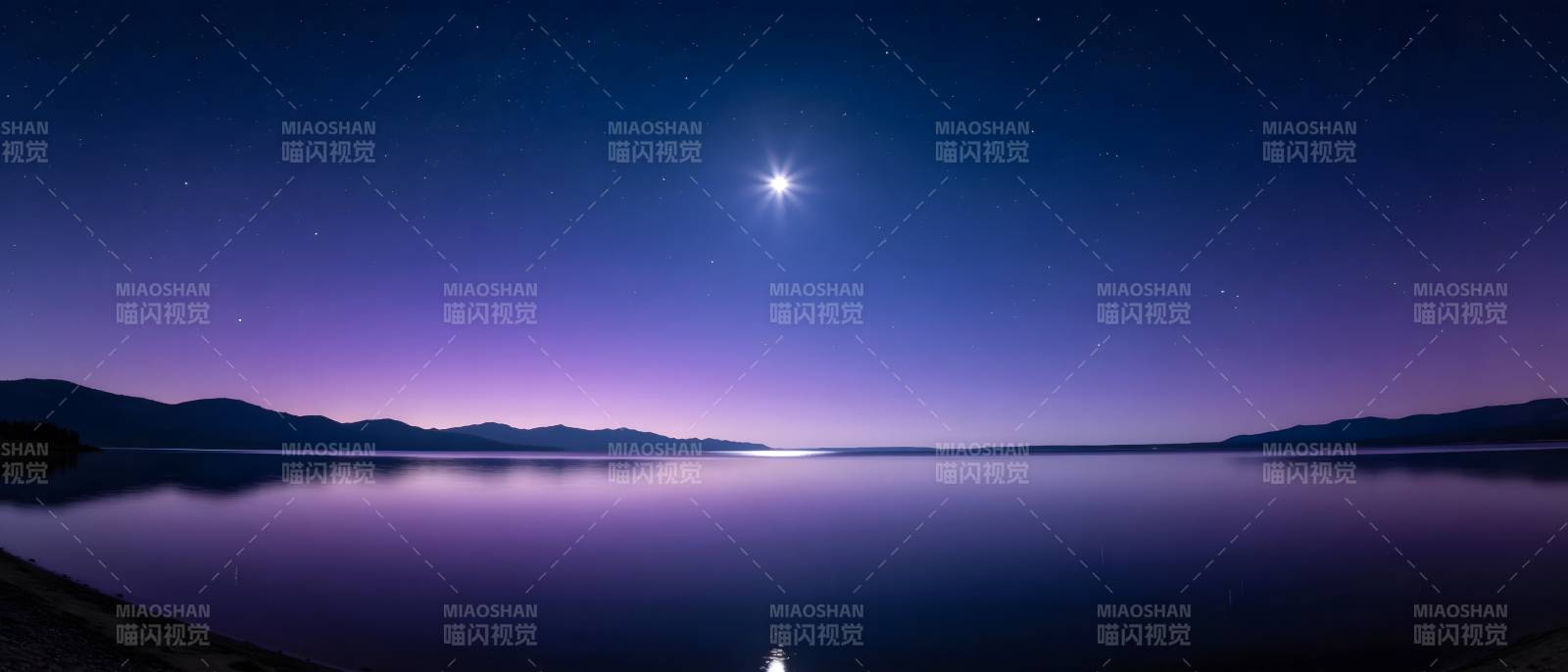 星月湖夜 紫霞映水静如镜图片
