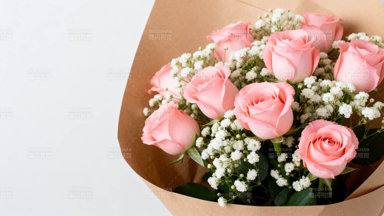 粉玫瑰配满天星花束图片