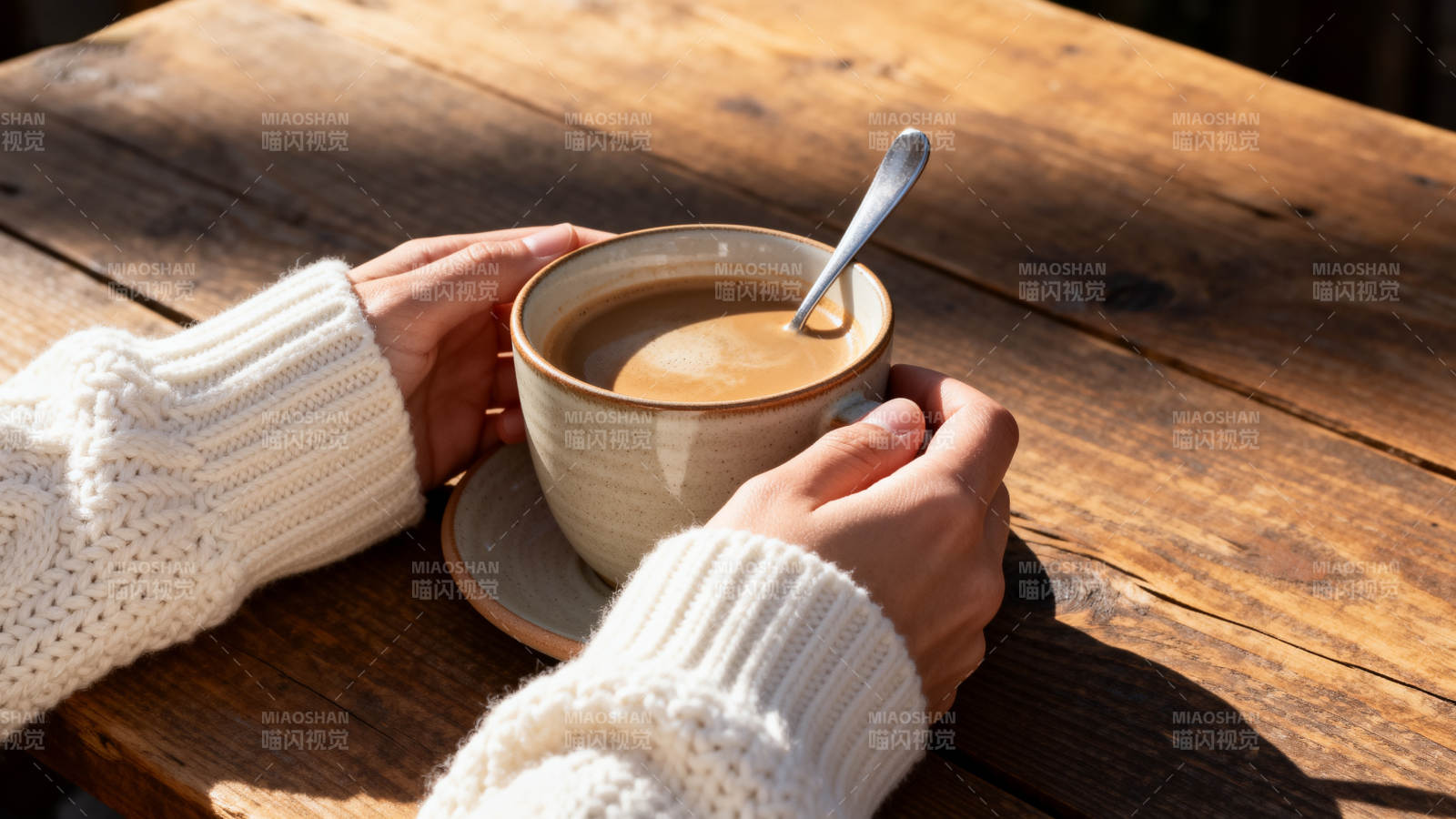 暖阳下的咖啡时光图片